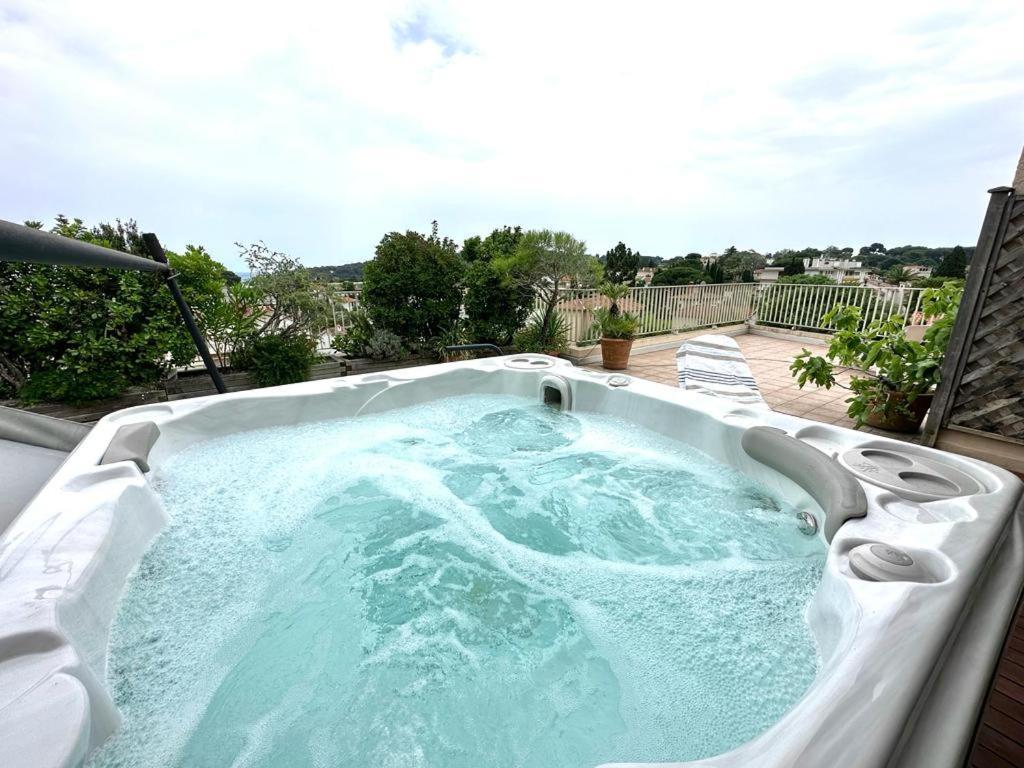Panoramic Sea View Penthouse With Jacuzzi And 450 Sqm Terrace Leilighet Antibes Eksteriør bilde